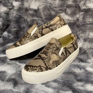 American eagle slip on sneakers